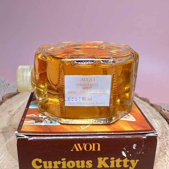 Vintage Avon “Curious Kitty” Sweet Honesty – Cat & Fishbowl Figurine - Picture 5 of 6